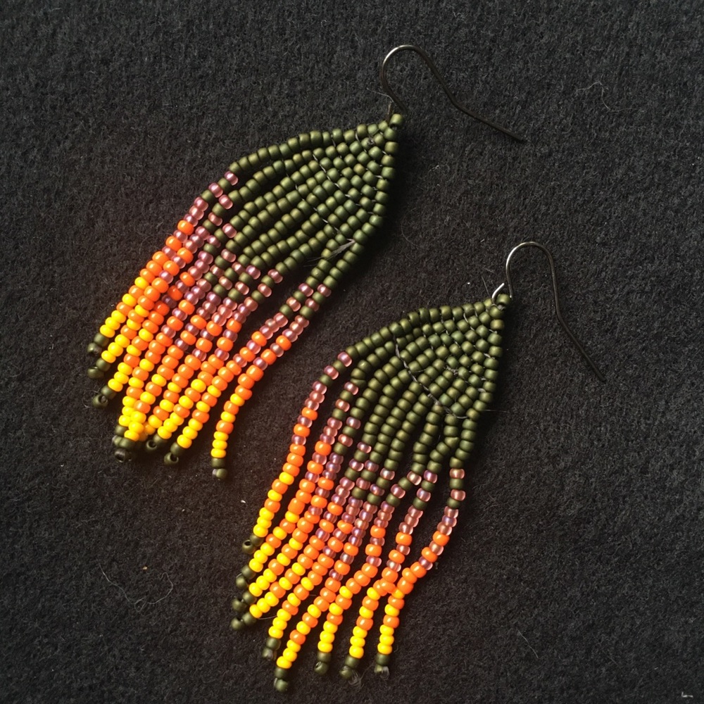 GorgeousHandmade Beaded earrings!OliveGreen 💚🧡